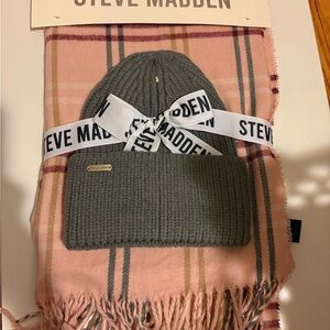 Steve Madden Gray Ribbed Knit Beanie
